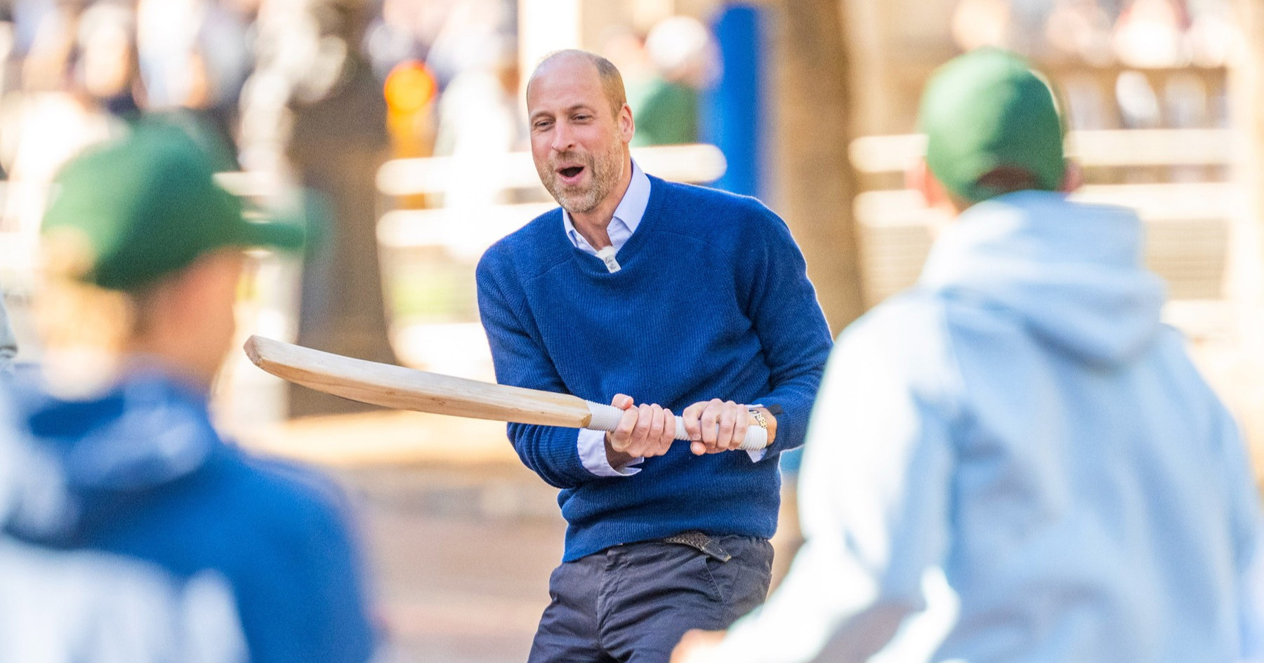 Princ William zaustavio promet ispred Buckinghamske palače kako bi zaigrao kriket