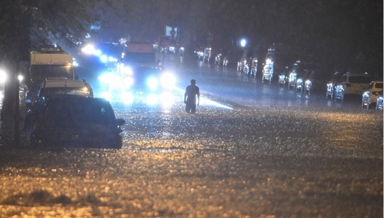 Ankara pod vodom, gradski promet poremećen. Najavljeno još kiše