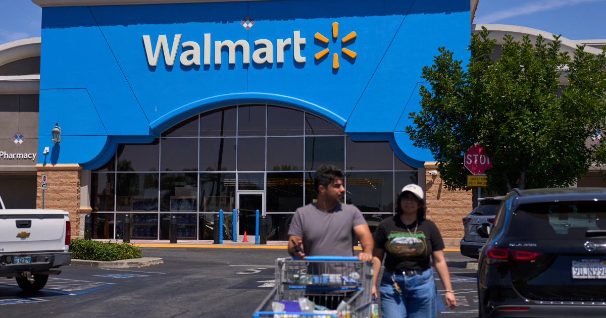 Walmart ima ljetno sniženje (kao i svake godine). Trump tvrdi da je to zbog njega