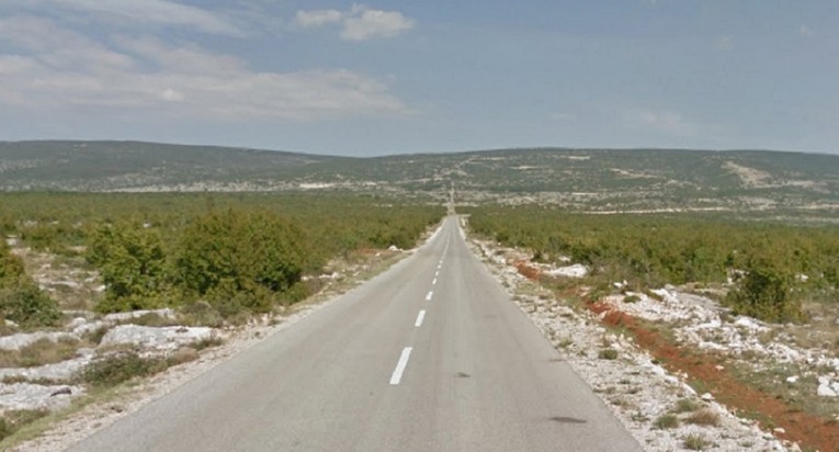 Teška prometna nesreća kod Sinja, jedna osoba poginula
