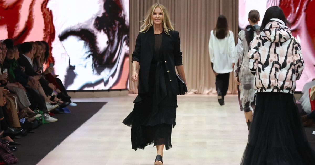 Jedna od najpoznatijih manekenki 90-ih prošetala modnom pistom nakon 14 godina