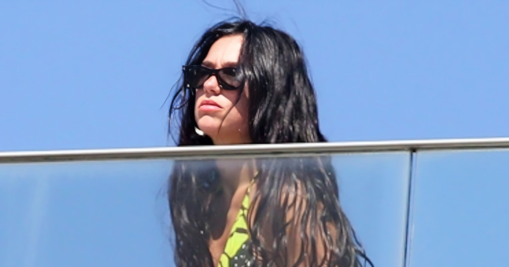 Dua Lipa snimljena u bikiniju uz bazen luksuznog hotela u Rio de Janeiru