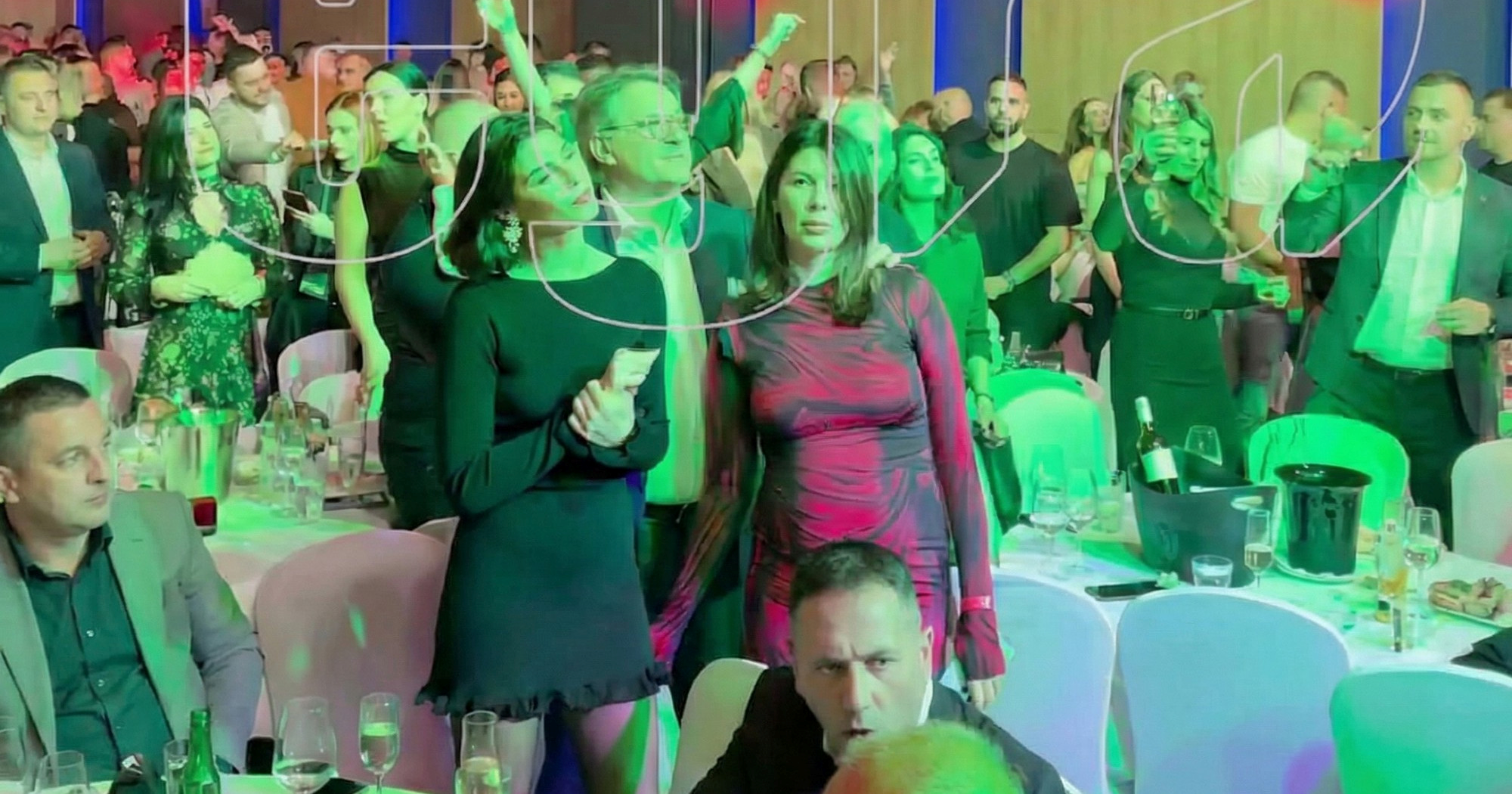 Mamić s kćerima plesao na koncertu Cece, jedna od njih je trudna