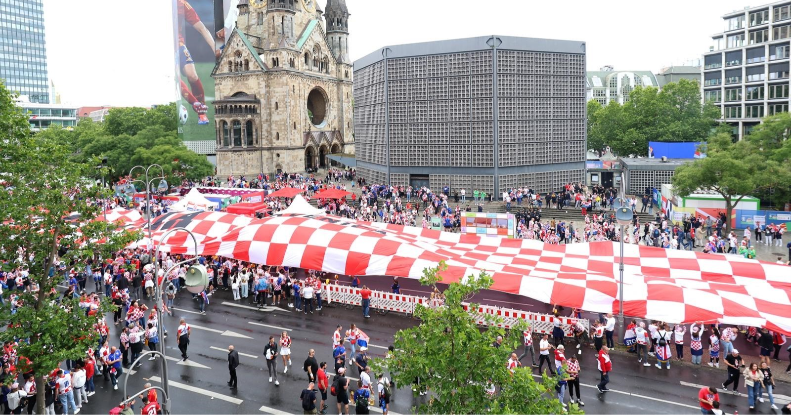VIDEO U Berlinu razvučena najveća hrvatska zastava