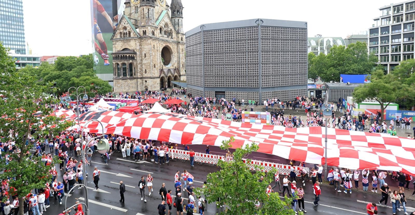 VIDEO U Berlinu razvučena najveća hrvatska zastava