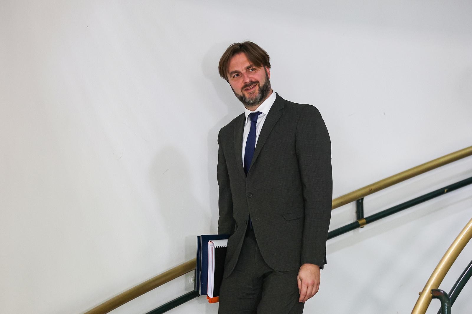 Produljen sniženi PDV na energente. Ćorić (tć): Time štitimo građane