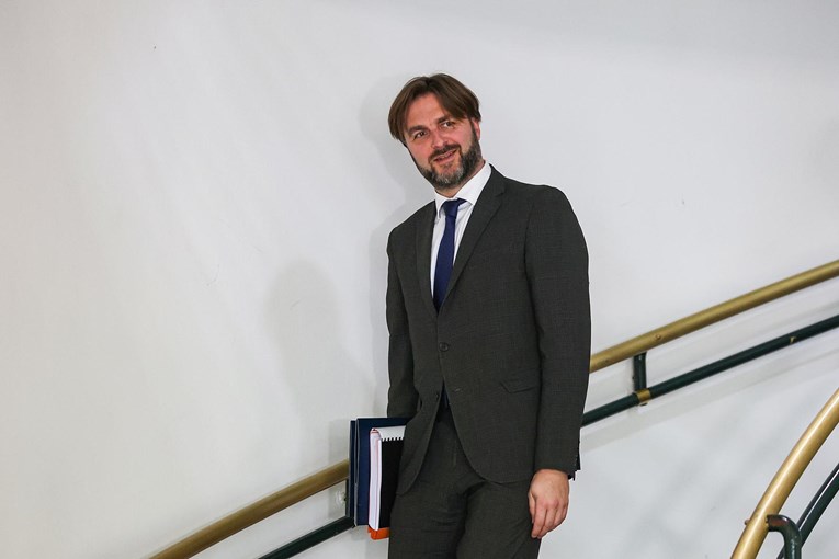 Produljen sniženi PDV na energente. Ćorić (tć): Time štitimo građane