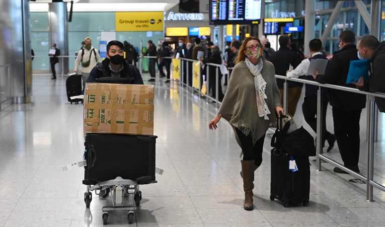 Britanija uvodi desetodnevnu karantenu u hotelima za putnike iz rizičnih zemalja