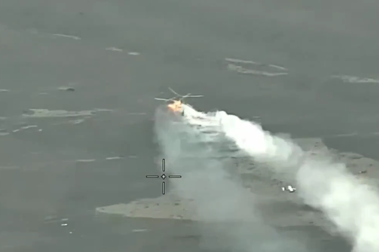 VIDEO Oboren ruski Ka-52. Članovi posade pokušali pobjeći, Ukrajinci ih ubili
