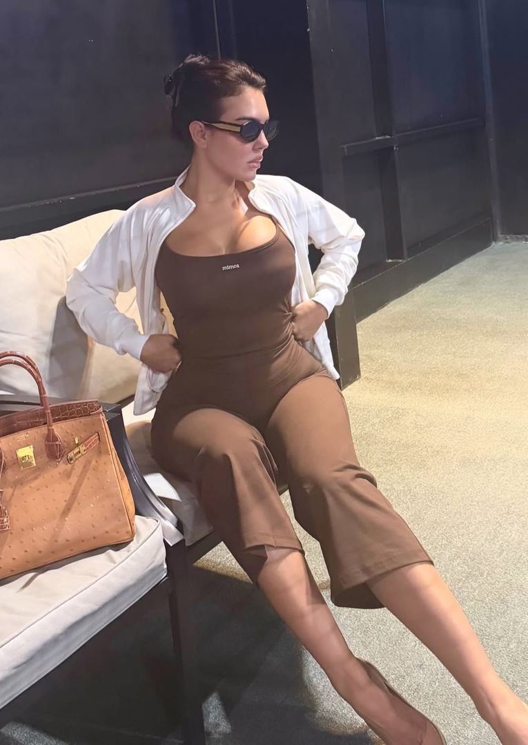Georgina nosi Hermès i komade vrijedne tisuće eura. Njezin brend ima cijene do 100 €