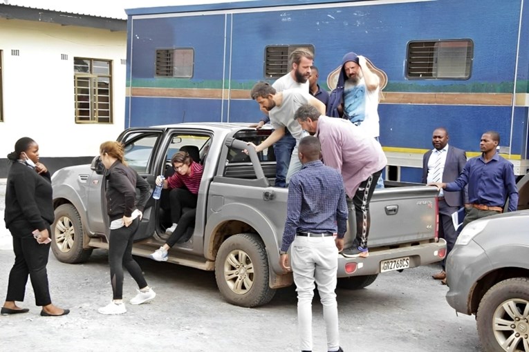 Hrvati u Zambiji pronašli 16 jamaca, uskoro izlaze iz pritvora
