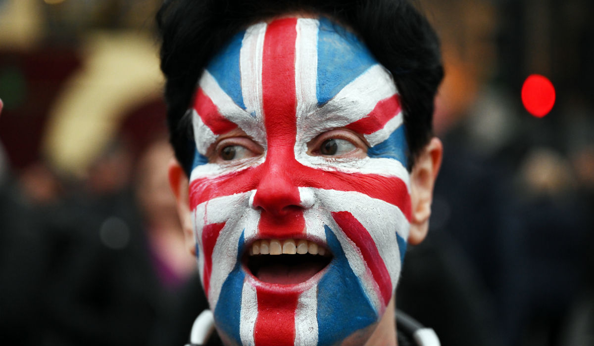 Velika Britanija za par sati izlazi iz EU-a. U Londonu neki slave, neki plaču