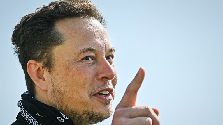 Musk radnicima Tesle: Vratite se u ured ili napustite firmu