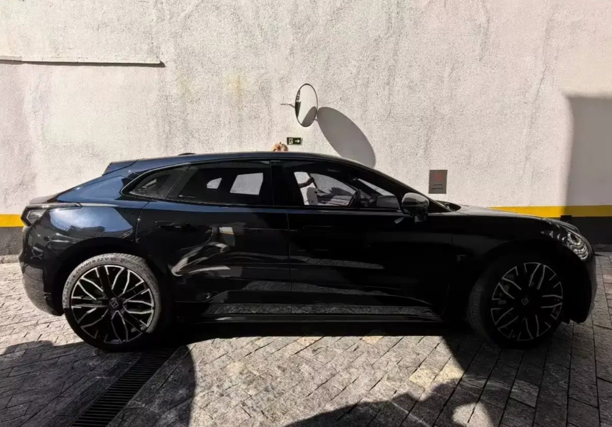 FOTO Ovaj kineski auto može zaustaviti metke