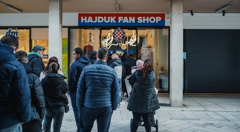 Fan shop Hajduka u centru Zadra šaka je u oko svim navijačima KK Zadra