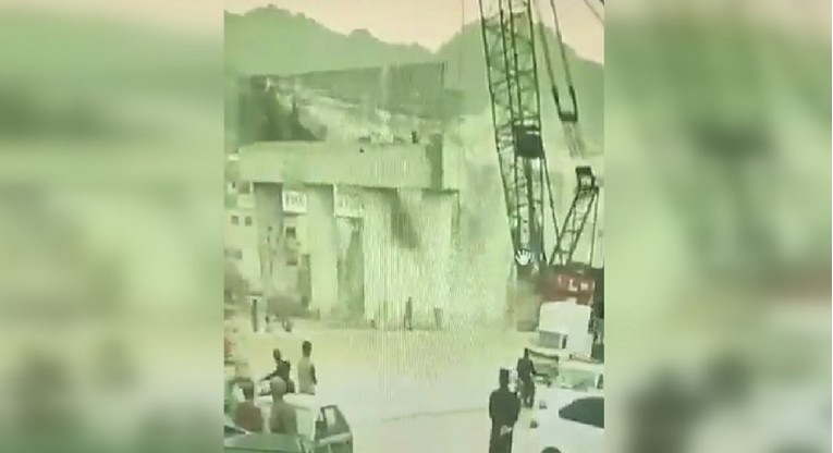 VIDEO U Pakistanu se urušio nedovršeni most