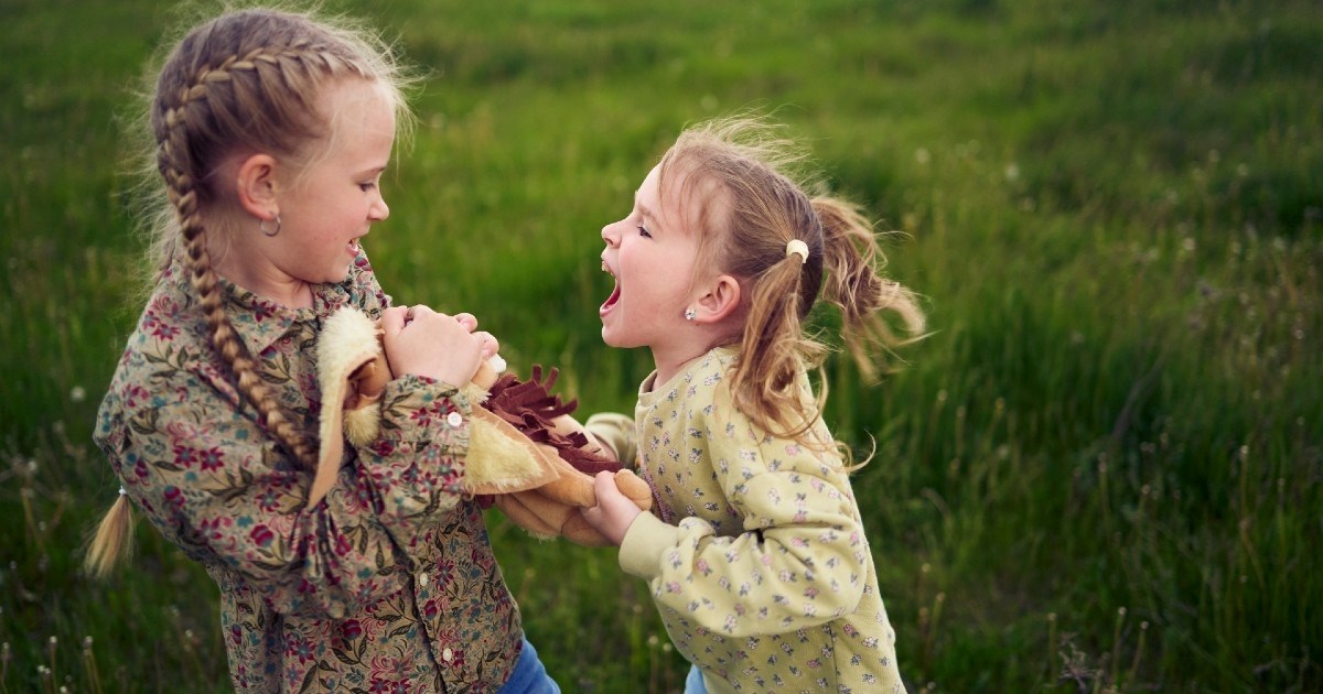 Tri načina na koje roditelji mogu smanjiti ljubomoru među braćom i sestrama