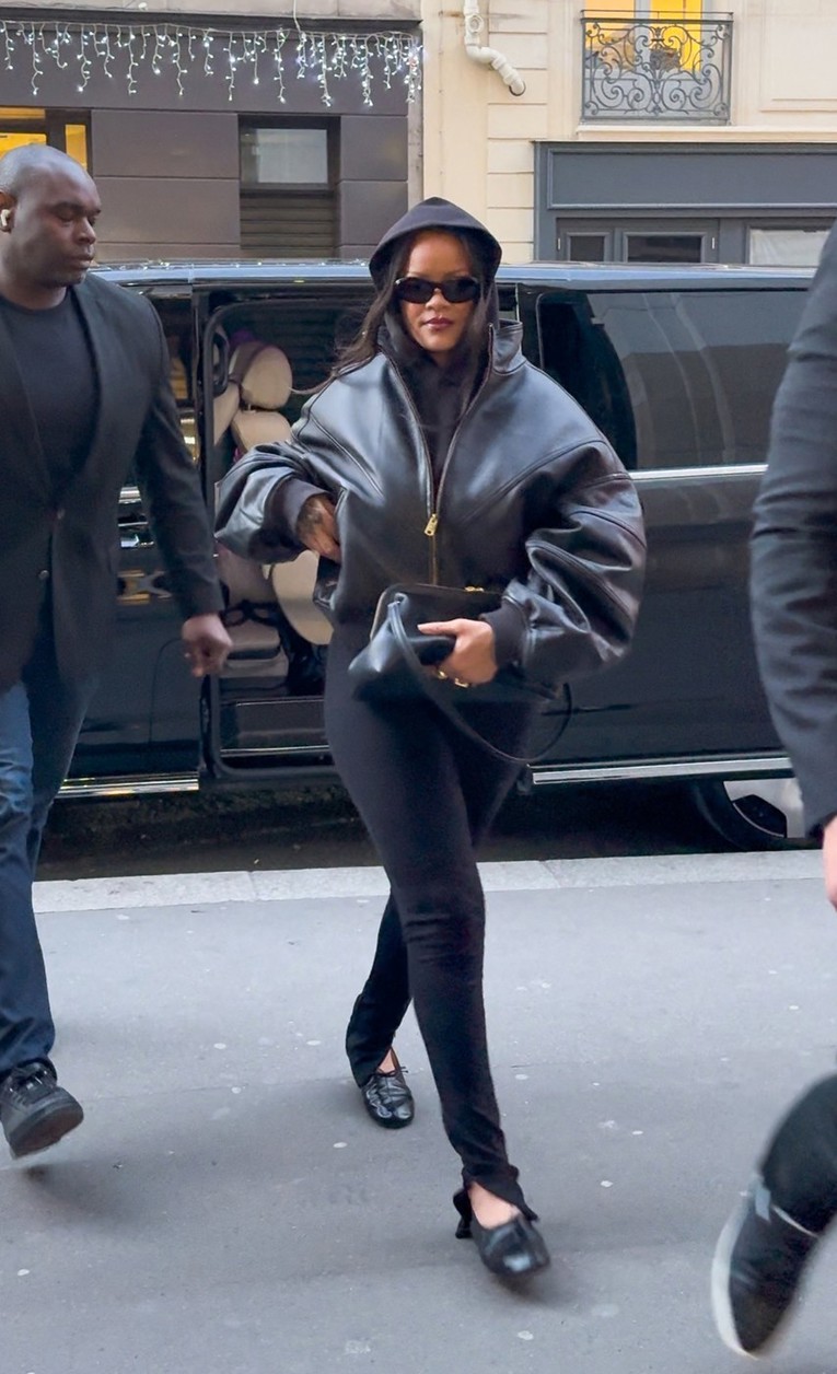 Rihanna u Parizu spaja tajice i najpoželjnije cipele sezone