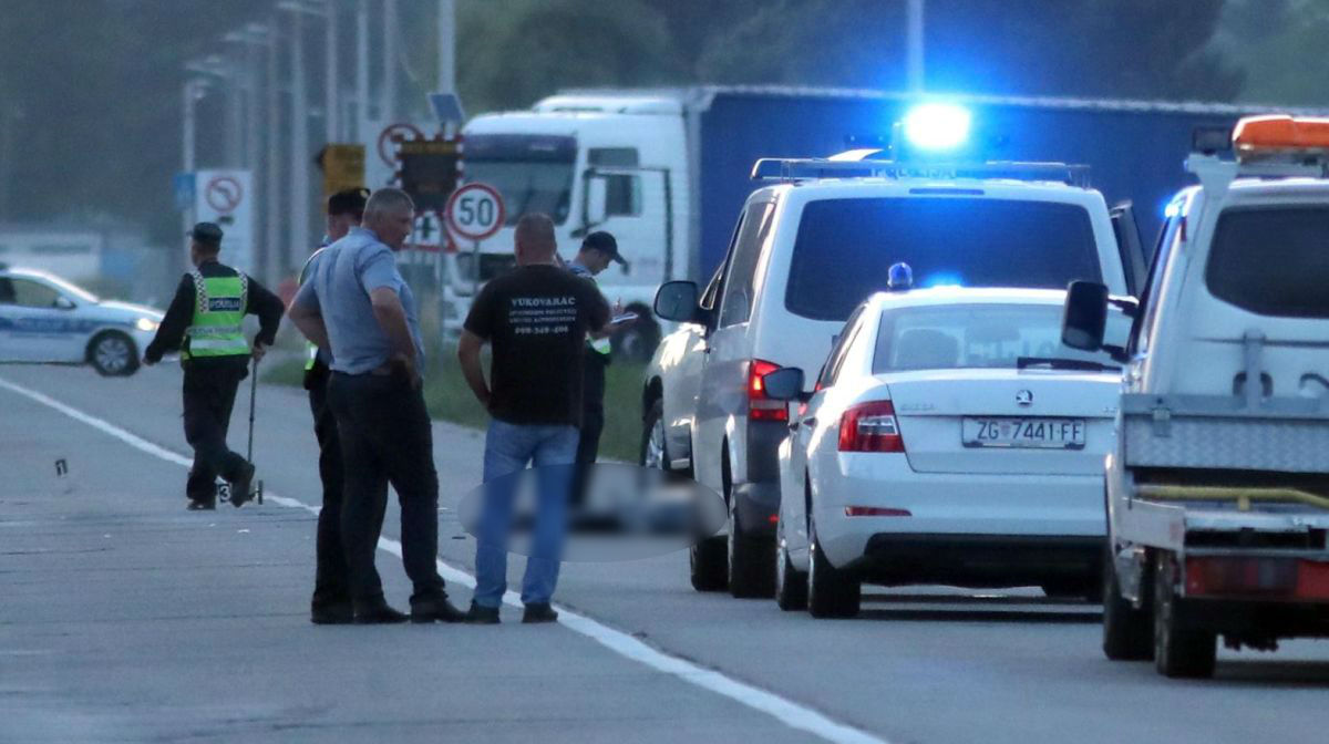 UZNEMIRUJUĆI SADRŽAJ Motociklist u pretjecanju izgubio kontrolu nad vozilom i pao pod auto