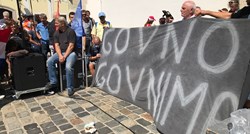 VIDEO Radnici Uljanika i 3. maja pred vladu stavili govno: "Štrajk se nastavlja"