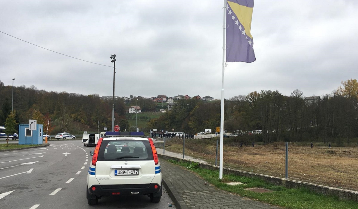 Stotine migranata iz BiH pokušavaju ući u Hrvatsku. Policija ih je zaustavila