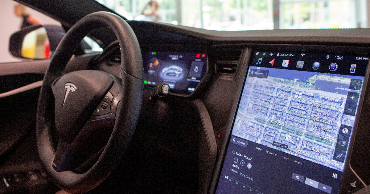 Tesla ubacila Groka u sustav navigacije. Već radi probleme
