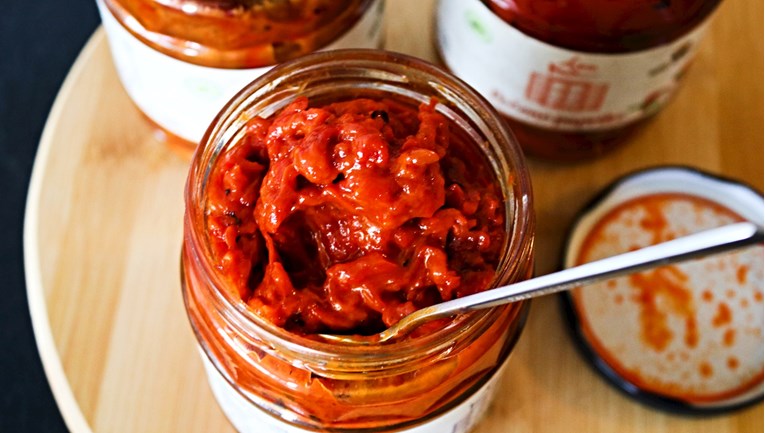 Probali smo ajvar od pečenih paprika od nerazvikanog proizvođača, evo dojmova