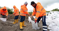 U Karlovcu se spremaju za nove poplave, podijelili tisuće vreća s pijeskom