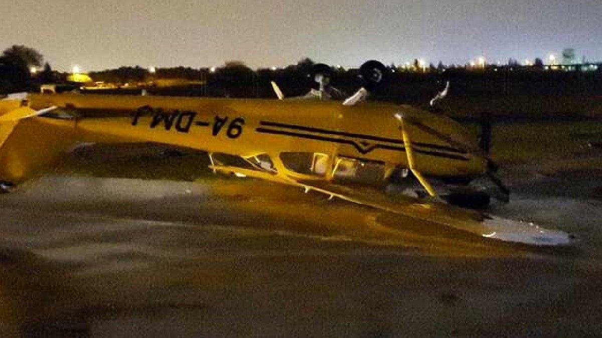 Olujni vjetar prevrtao avione na aerodromu u Lučkom, pogledajte štetu