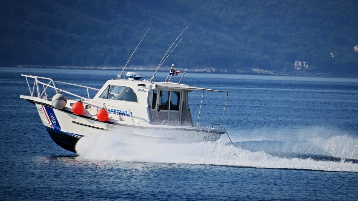 Nestao muškarac na Hvaru, ronio u moru ispod mjesta Gdinj