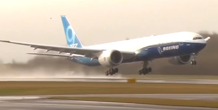 VIDEO Uspješno poletio Boeing 777X, najduži putnički avion na svijetu