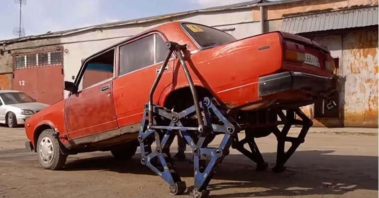VIDEO Ova Lada je jedini auto koji može hodati
