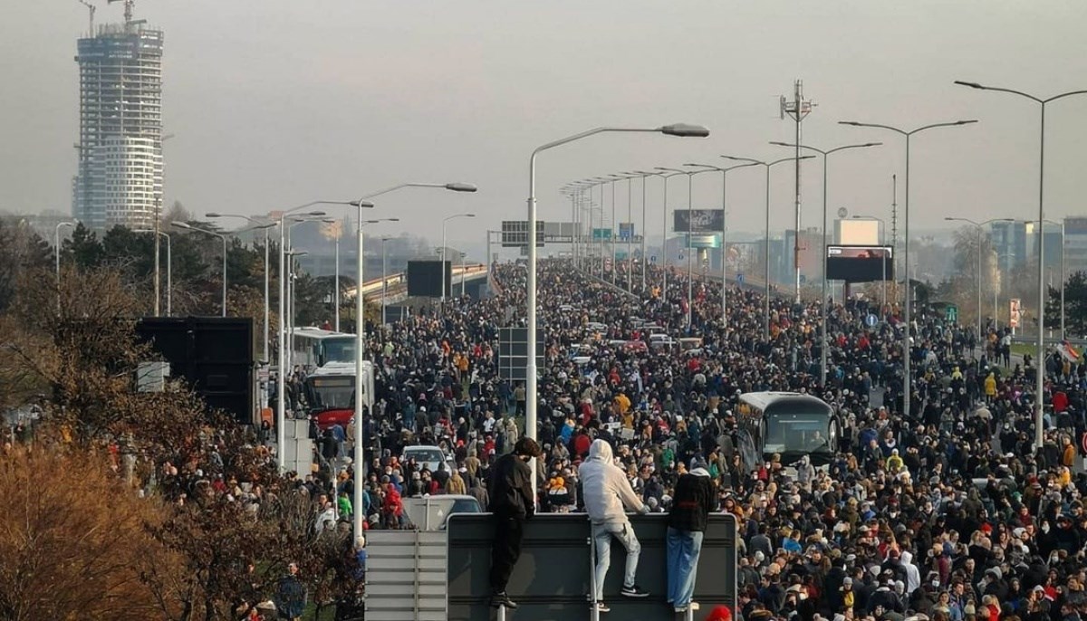 Ovo je najmoćnija fotografija s prosvjeda u Beogradu danas