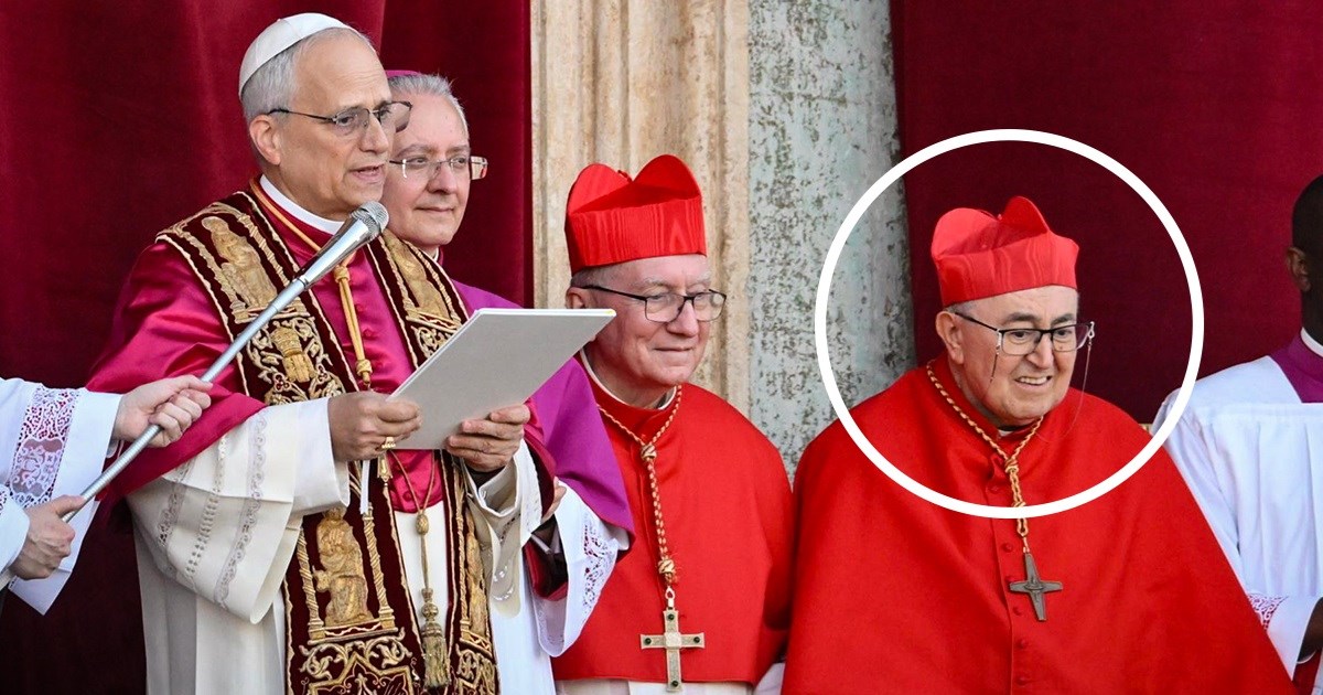 Kadrinal Vinko Puljić bio je tik uz Papu na balkonu