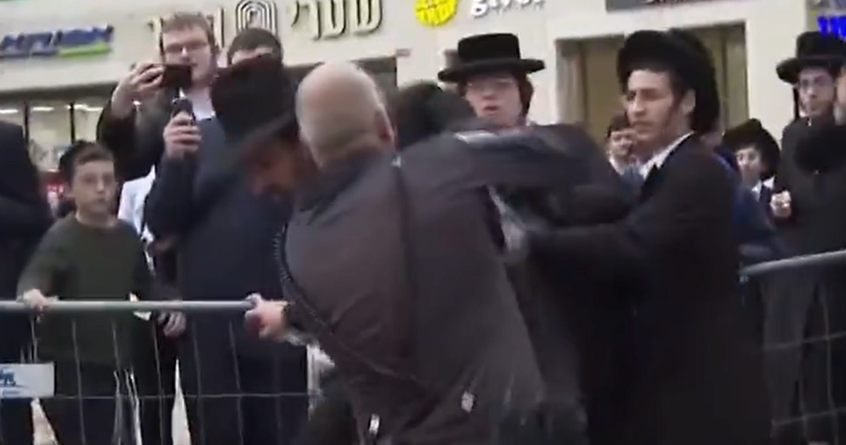 VIDEO Izraelska policija se sukobila s ultraortodoksnim Židovima. Izbili neredi