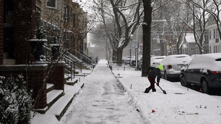 Kardiolog: Ljudi sa srčanim problemima ne bi trebali čistiti snijeg