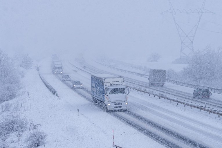 Učenike poslali na put autocestom unatoč upozorenjima. Oglasio se ravnatelj