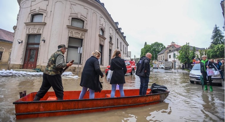 Poplavljena Hrvatska Kostajnica. Pogledajte fotografije