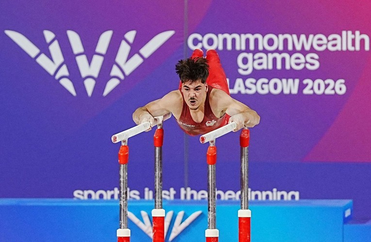 Stravičan pad engleskog gimnastičara. Ostao je nepomično ležati