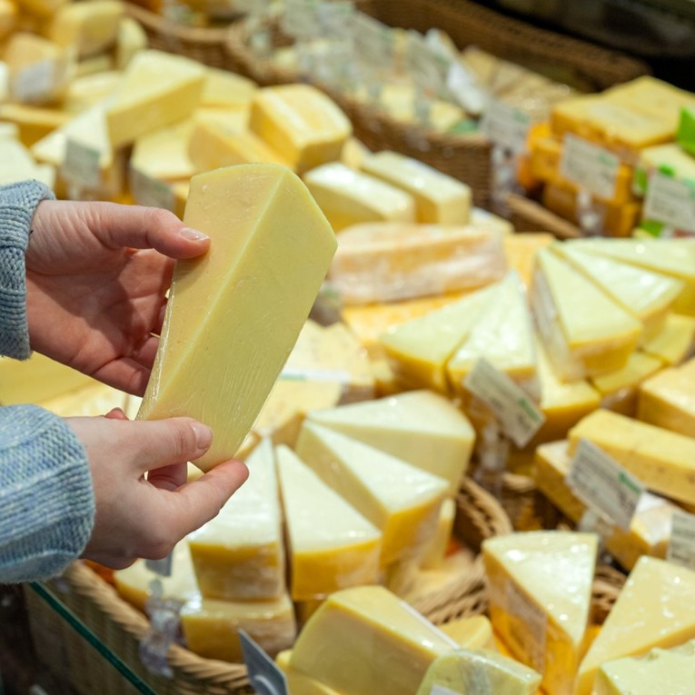 Zašto nikada ne biste smjeli zamrznuti sir? Stručnjak otkriva razlog