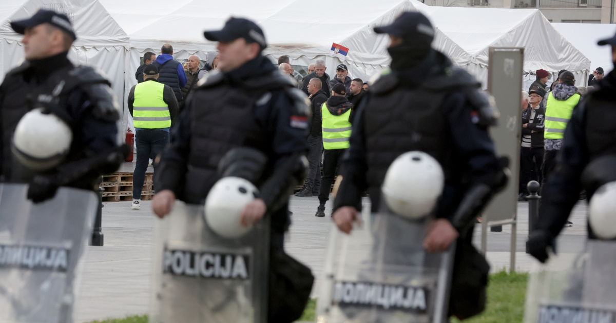Akcija u Novom Sadu, specijalci hapse ljude. "Planirali su nerede na dan izbora"