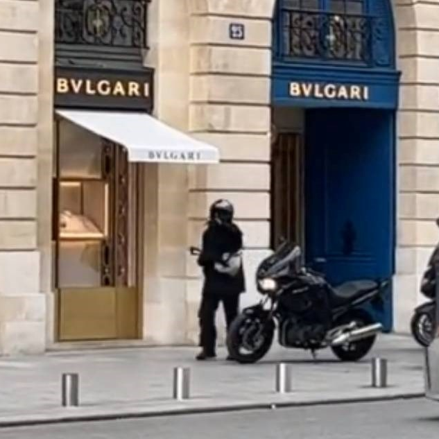 VIDEO U centru Pariza opljačkana luksuzna zlatarnica, šteta milijunska. Pogledajte