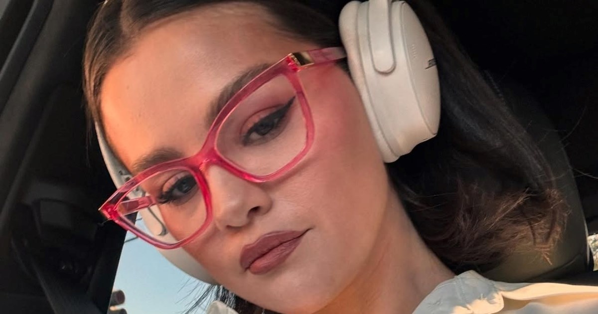 Naočale s karakterom: Selena Gomez pokazala dva fantastična okvira