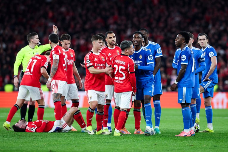 VIDEO Vinicius optužio igrača Benfice za rasističke uvrede. Susret nakratko prekinut