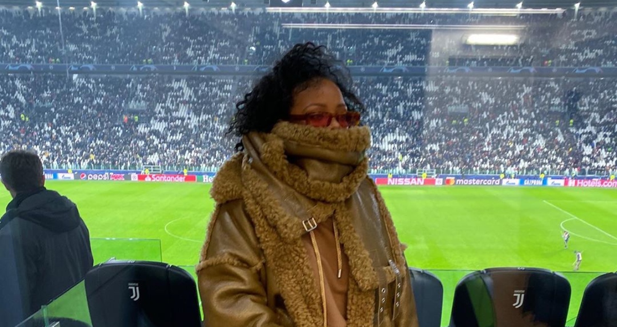 Ovo još niste vidjeli: Rihannina nova torbica definicija je mode s pomakom
