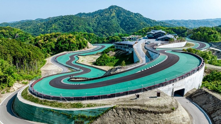 VIDEO Japanska privatna trkaća staza zapanjujući je podvig inženjerstva