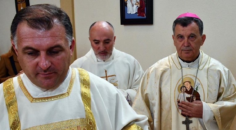 Bosanski nadbiskup: Iz BiH odlaze svi pa i katolici, to je sramota