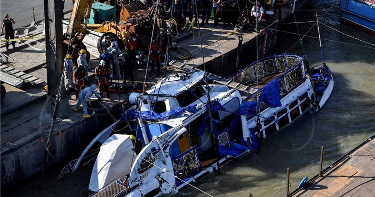 Putnički brod sa 137 ljudi udario u most u južnoj Njemačkoj