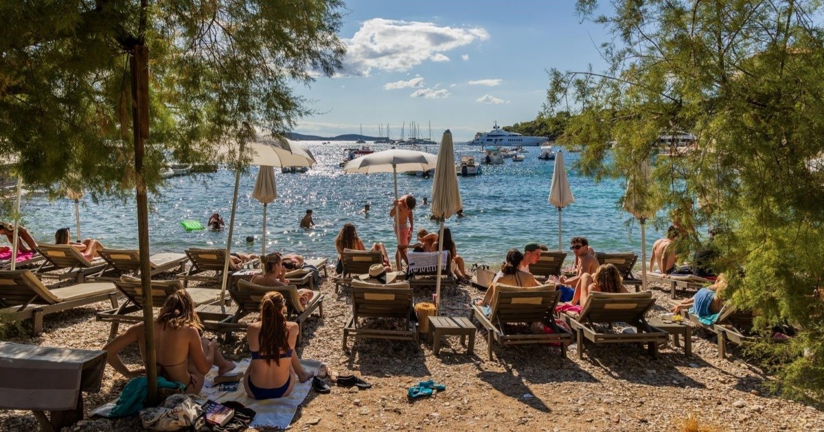 FOTO Kod vas je zahladilo? Pogledajte kako je Hvar danas izgledao