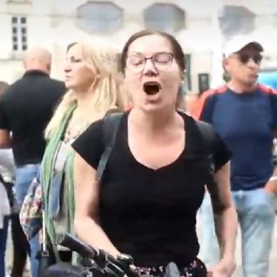 VIDEO Žena vikala na klečavce u Zagrebu: "Nema on k**ac, nema ni jaja"
